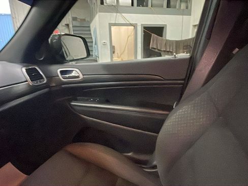 Used 2021 Jeep Grand Cherokee Laredo w/ Security & Convenience Group image 12