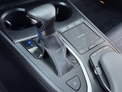 Used 2022 Lexus UX 200 image 27
