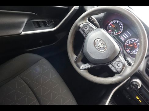 Used 2021 Toyota RAV4 XLE w/ Convenience Package image 17