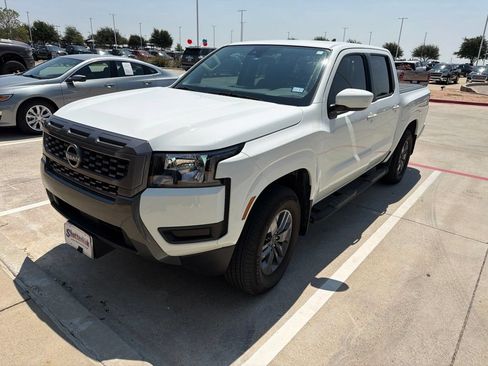 Used 2025 Nissan Frontier SV AWD/4WD image 4