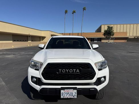 Used 2017 Toyota Tacoma TRD Off-Road w/ Tow Package image 2