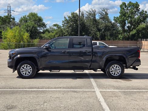 Used 2025 Toyota Tacoma SR5 AWD/4WD image 7