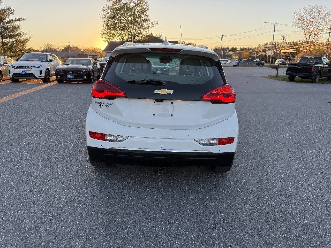 Used 2017 Chevrolet Bolt Premier w/ Driver Confidence II Package FWD image 9