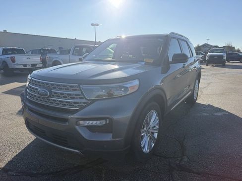 Used 2022 Ford Explorer Limited w/ Limited Technology Package image 2