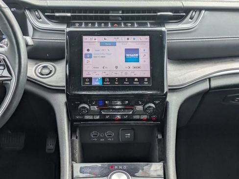 Used 2022 Jeep Grand Cherokee Overland AWD/4WD image 19