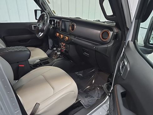 Used 2022 Jeep Gladiator Mojave w/ Cold Weather Group AWD/4WD image 17