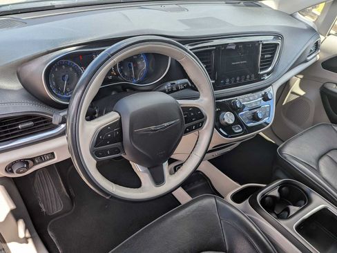 Certified 2018 Chrysler Pacifica Touring-L FWD image 15