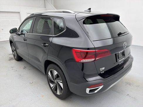 Used 2024 Volkswagen Taos SE image 9