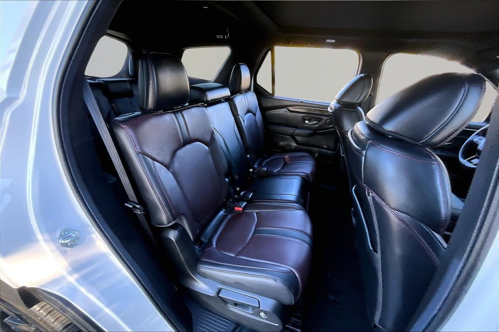 Used 2025 Honda Pilot Black Edition image 19