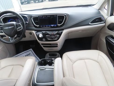Used 2021 Chrysler Pacifica Touring-L AWD/4WD image 26