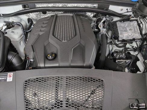 New 2026 Porsche Macan image 17