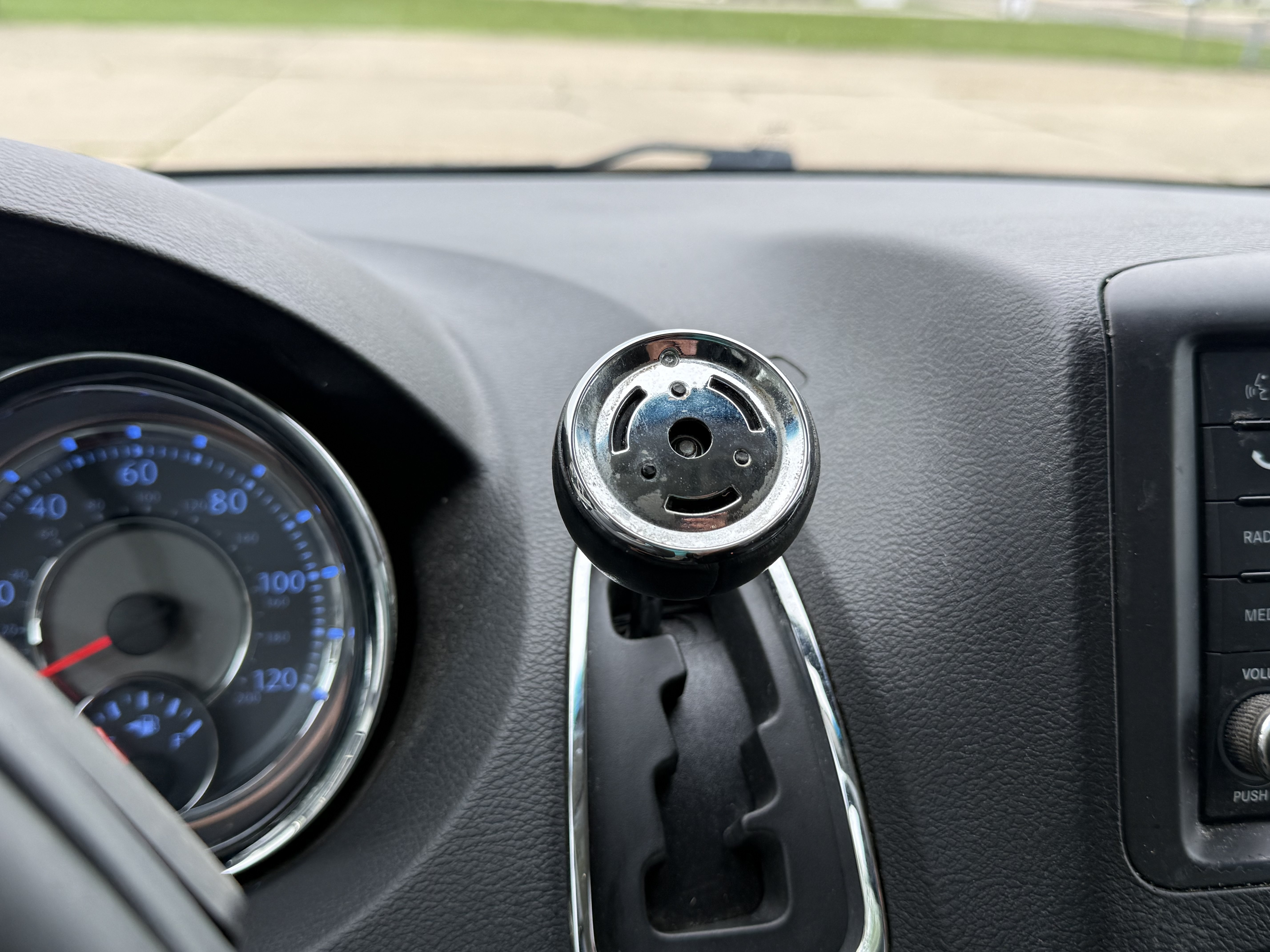 Used 2016 Chrysler Town & Country Touring FWD image 20
