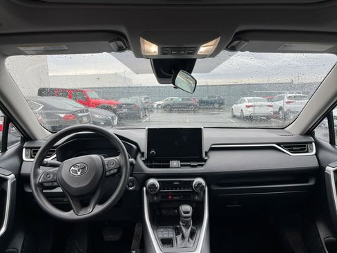Used 2025 Toyota RAV4 XLE image 34