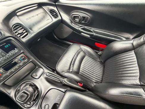 Used 2003 Chevrolet Corvette Convertible w/ Preferred Equipment Group1 RWD image 12