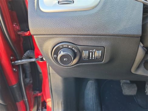 Used 2018 Jeep Compass Latitude image 21