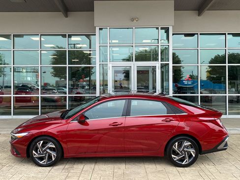 Used 2025 Hyundai Elantra SEL FWD image 4
