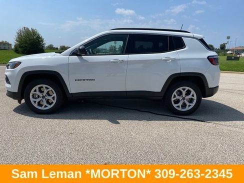 Used 2025 Jeep Compass Latitude AWD/4WD image 2