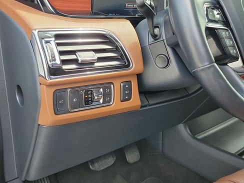 Certified 2022 Lincoln Navigator L Reserve w/ Monochromatic Package RWD image 16