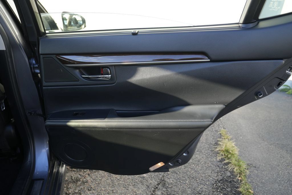 Used 2015 Lexus ES 350 w/ Ultra Luxury Package FWD image 39