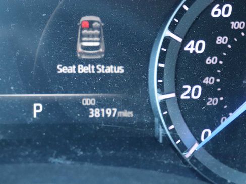 Used 2021 Toyota Highlander XLE AWD/4WD image 11