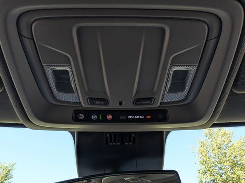 Used 2023 Chevrolet Silverado 1500 LT AWD/4WD image 31