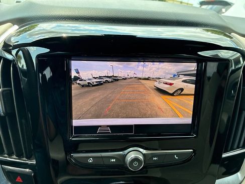 Used 2022 Chevrolet Traverse LS FWD image 30