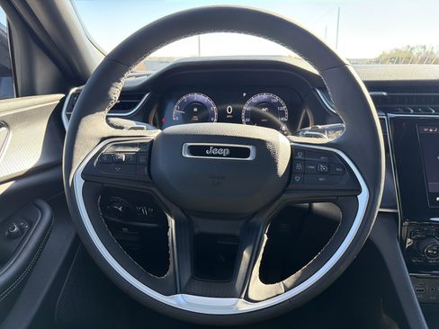 Used 2024 Jeep Grand Cherokee Altitude image 18