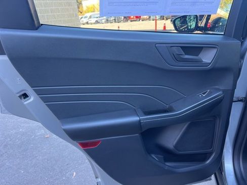 Used 2022 Ford Escape SE w/ Convenience Package image 16