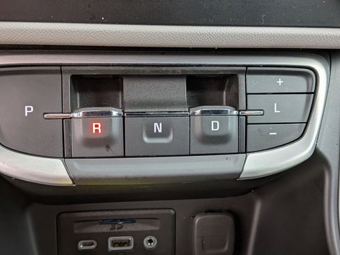 Used 2023 GMC Terrain SLT image 31