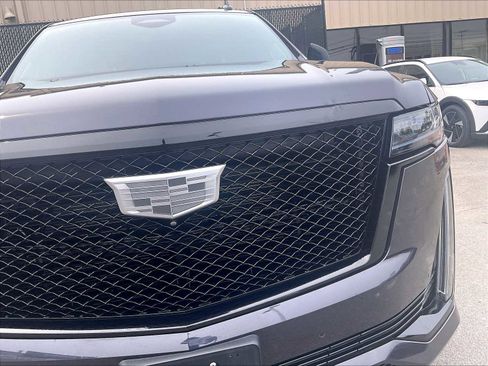 Used 2023 Cadillac Escalade Sport Platinum w/ LPO, ONYX Package image 33