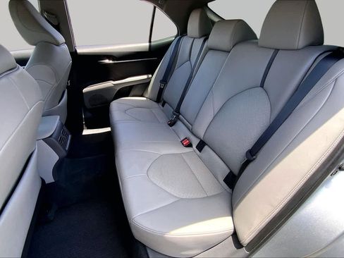 Used 2022 Toyota Camry XLE FWD image 20