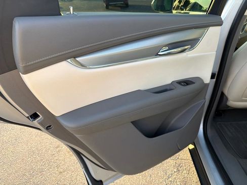 Used 2017 Cadillac XT5 Luxury w/ Driver Awareness Package FWD image 17