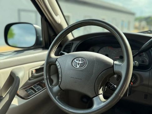 Used 2004 Toyota Sequoia Limited image 31