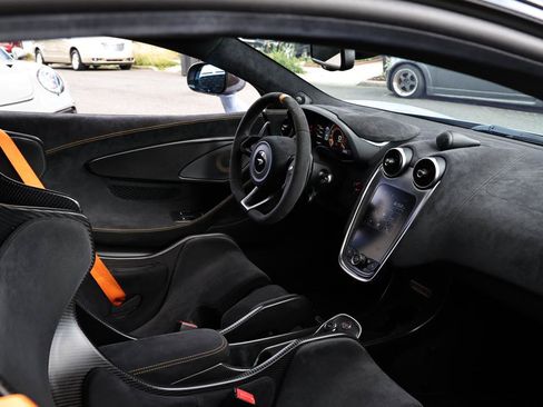 Used 2019 McLaren 600LT RWD image 9