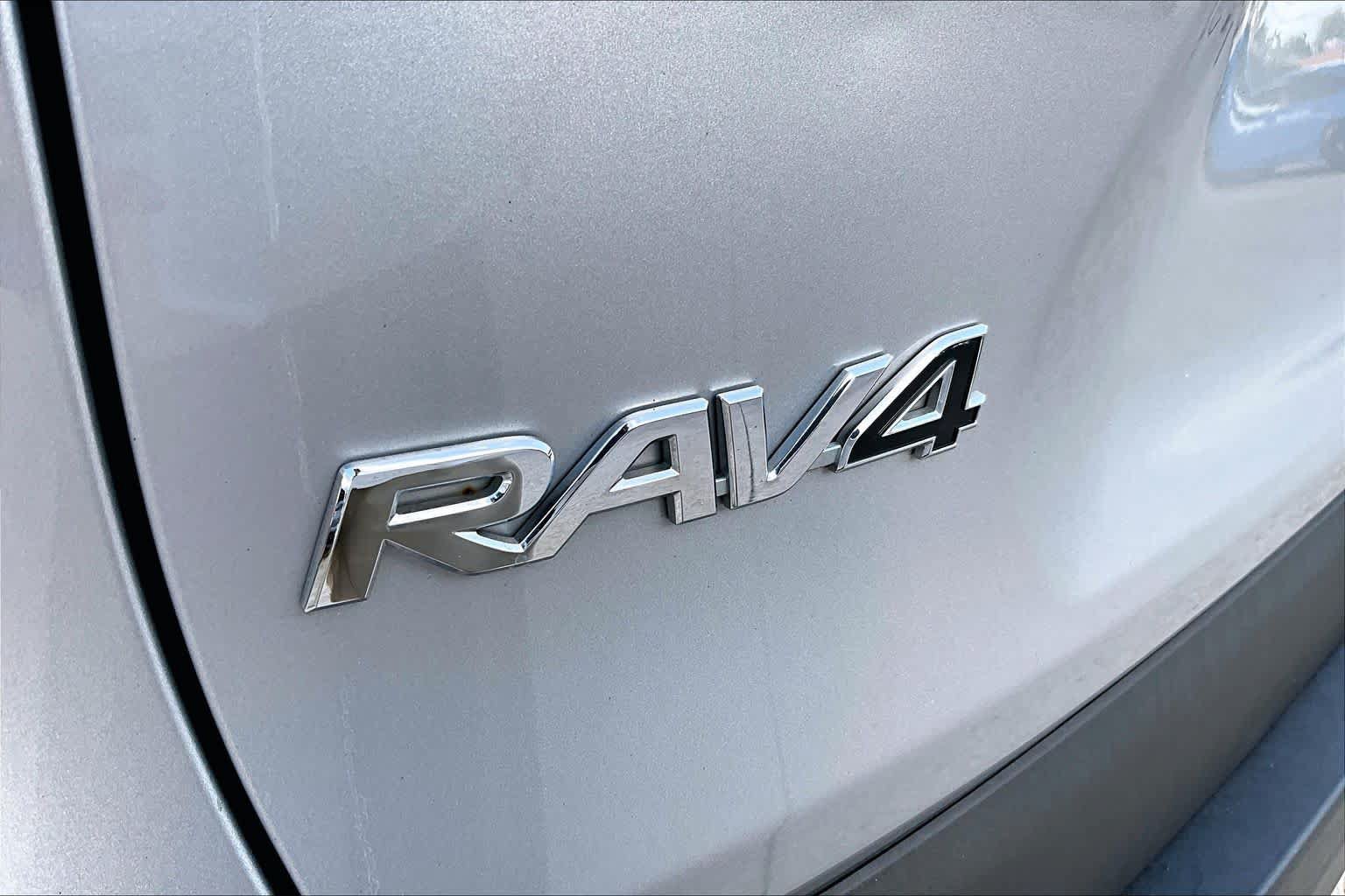 Used 2021 Toyota RAV4 LE AWD/4WD image 30
