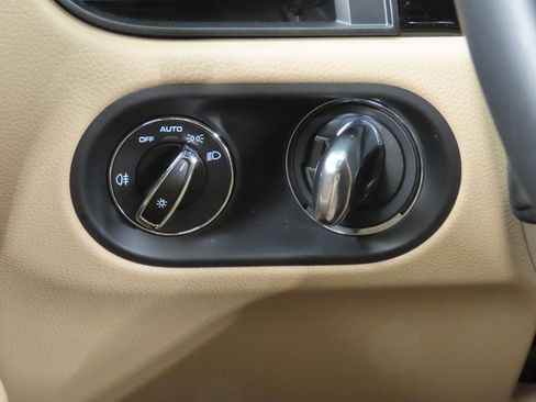 Certified 2026 Porsche Macan AWD/4WD image 23