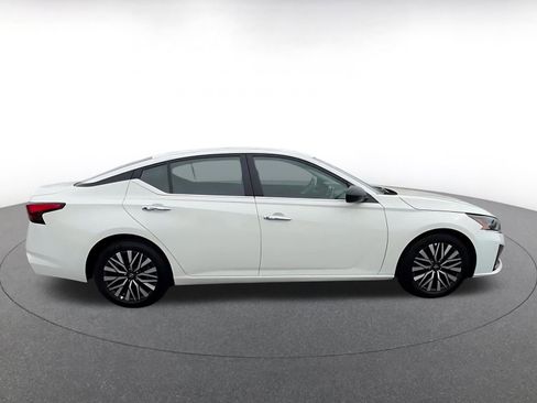 Used 2025 Nissan Altima 2.5 SV image 16