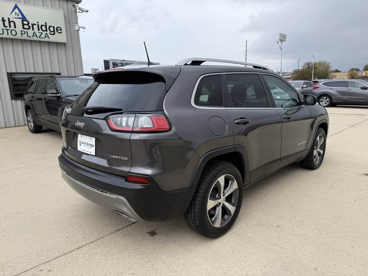 Used 2021 Jeep Cherokee Limited AWD/4WD image 4