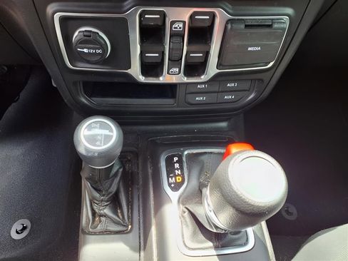 Used 2022 Jeep Wrangler Unlimited Sport w/ Sun And Sound Package AWD/4WD image 13