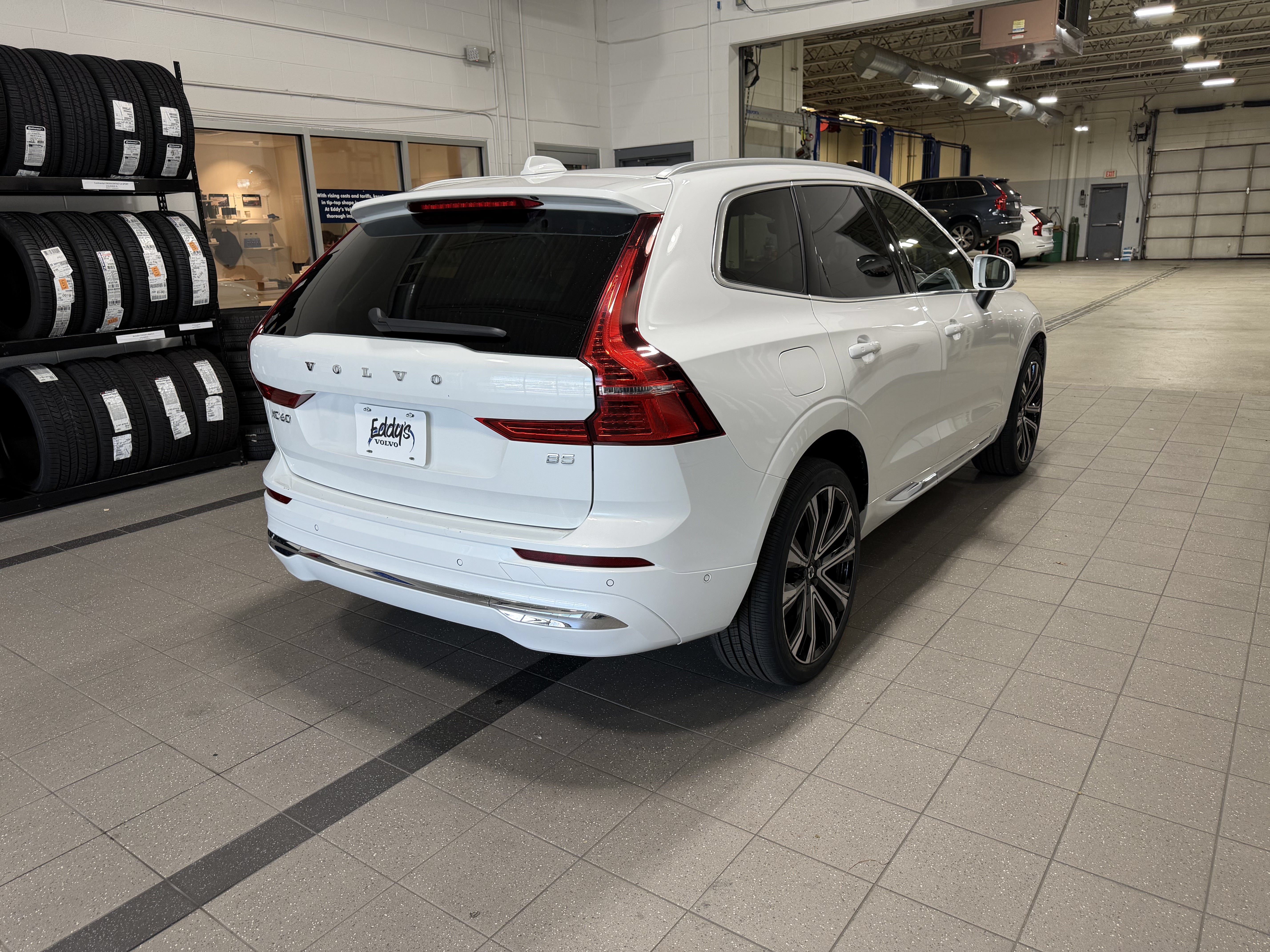 Used 2023 Volvo XC60 B5 Ultimate w/ Climate Package FWD image 7