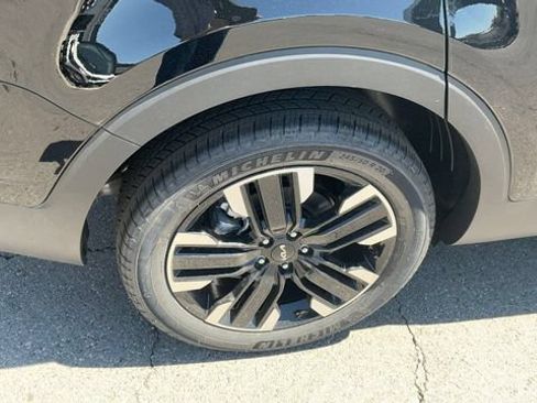 Used 2025 Kia Telluride SX w/ SX Captain's Chair Package AWD/4WD image 16
