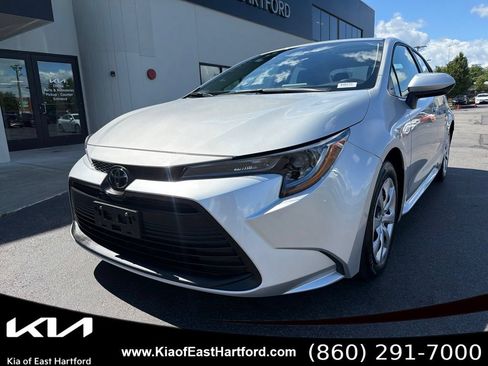 Used 2025 Toyota Corolla LE FWD image 3