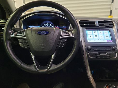 Used 2017 Ford Fusion SE w/ Fusion SE Technology Package image 22