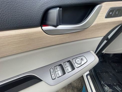 Used 2024 Hyundai Palisade Limited image 11