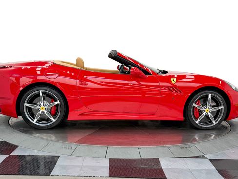 Used 2014 Ferrari California RWD image 42