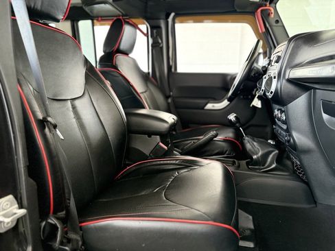 Used 2015 Jeep Wrangler Unlimited Rubicon w/ Max Tow Package image 39