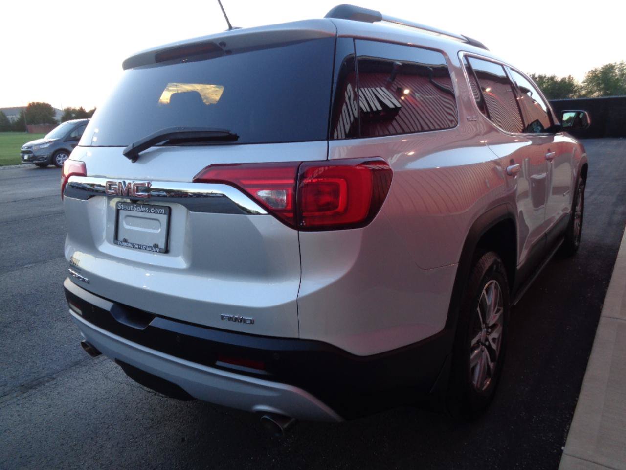 Used 2019 GMC Acadia SLE w/ GMC Pro Grade Package AWD/4WD image 5