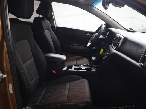 Used 2020 Kia Sportage LX image 9
