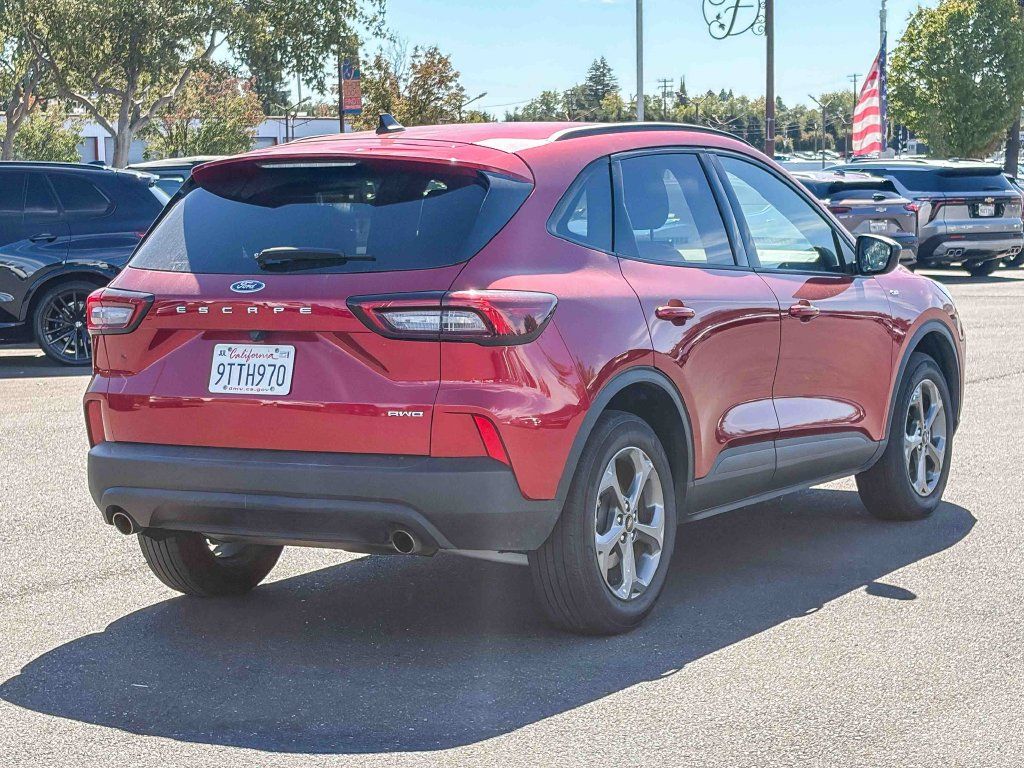 Used 2025 Ford Escape ST-Line AWD/4WD image 4