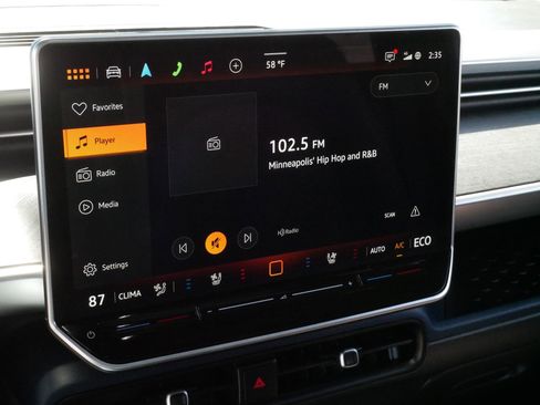 Certified 2025 Volkswagen ID. Buzz Pro S Plus AWD/4WD image 22